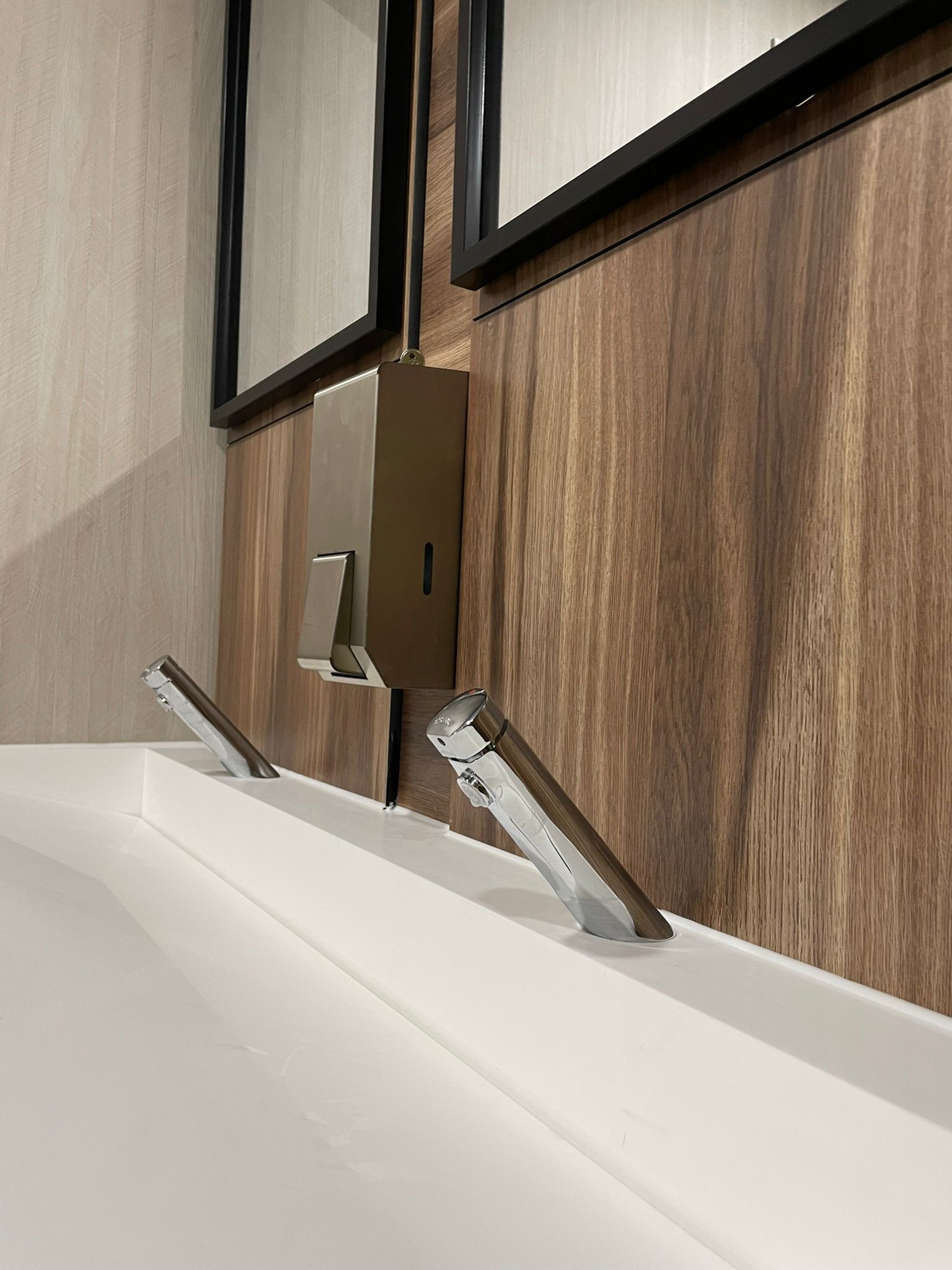 sink set with 2 taps